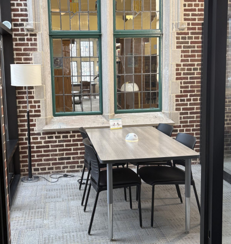 Room with stained glass window, a table and four chairs
