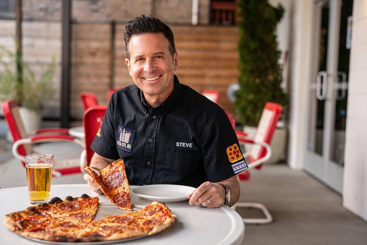 Steve Dolinsky with pizza